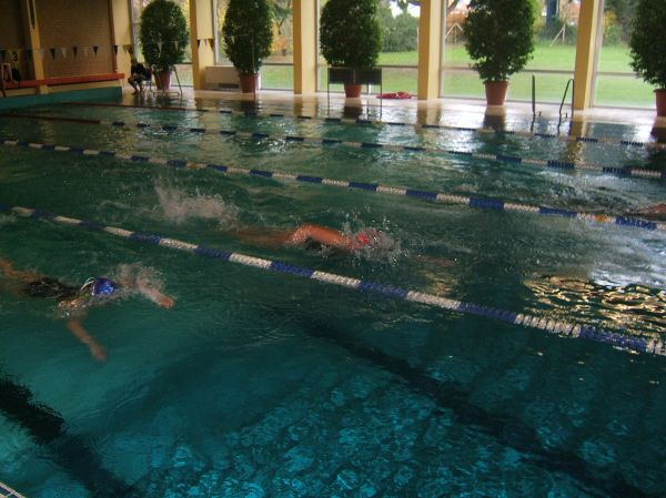 Marie-Luise und Kathi beim Endspurt 400F
